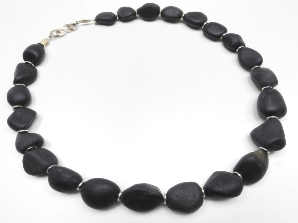 collier-gres-noir-brut-perles-argentees